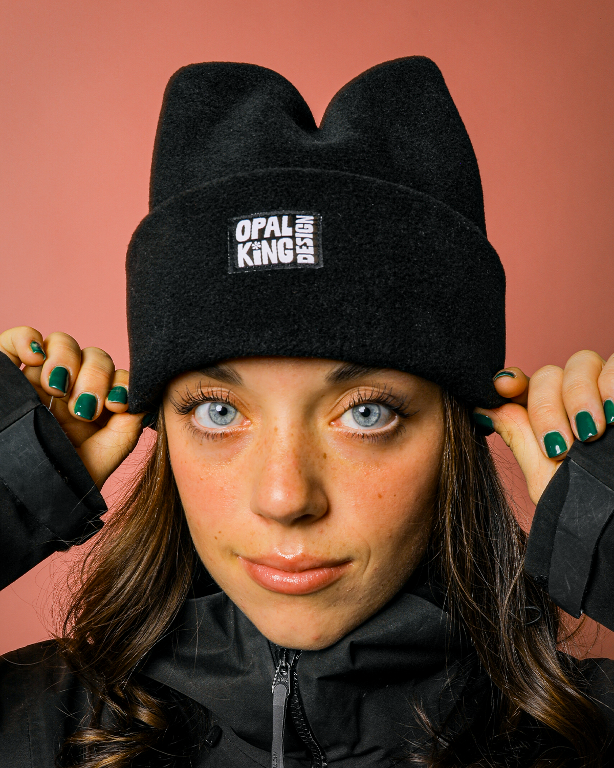 BLACK 4-POINT BEANIE