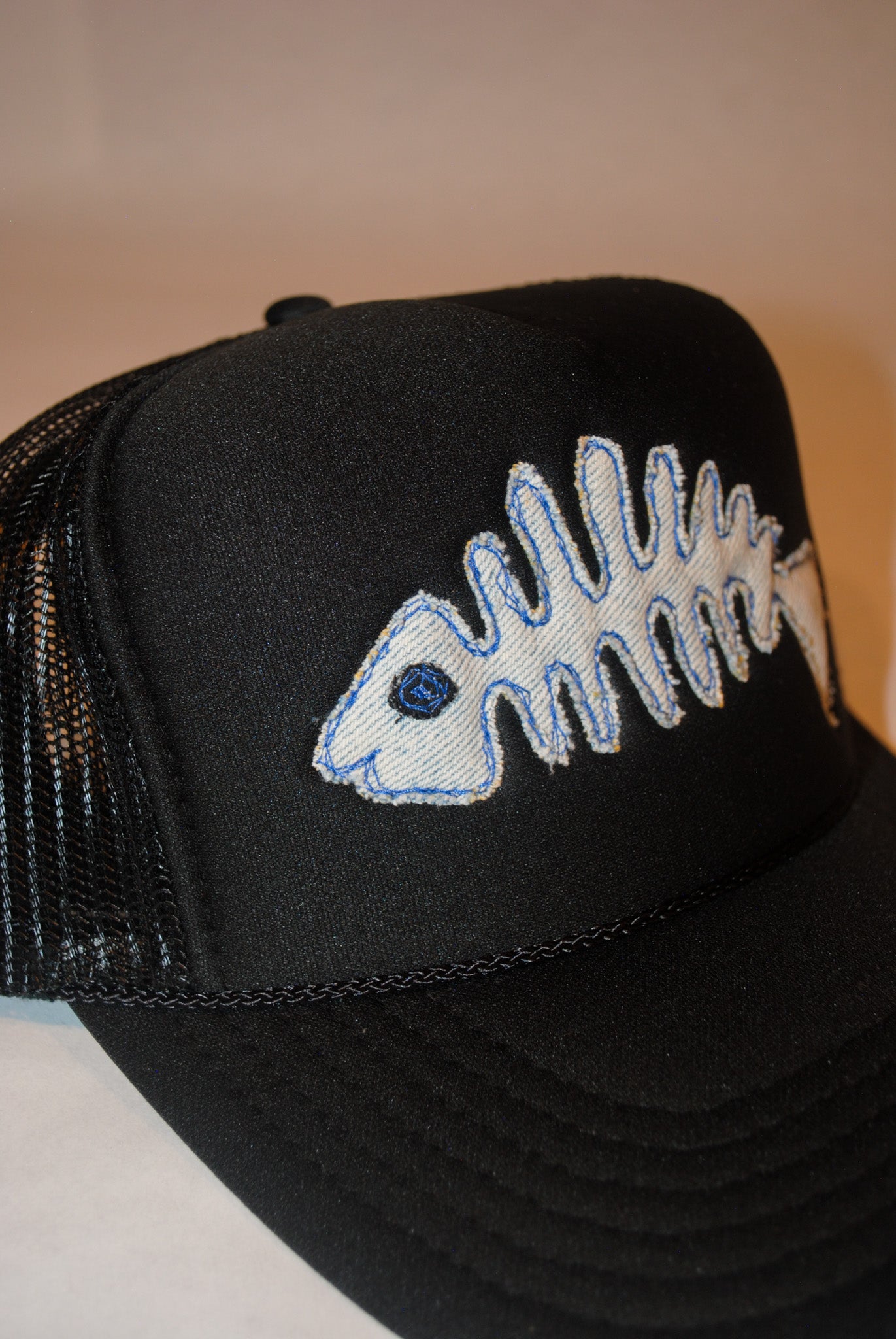 BLACK FISH SKELLY TRUCKER LIGHT DENIM