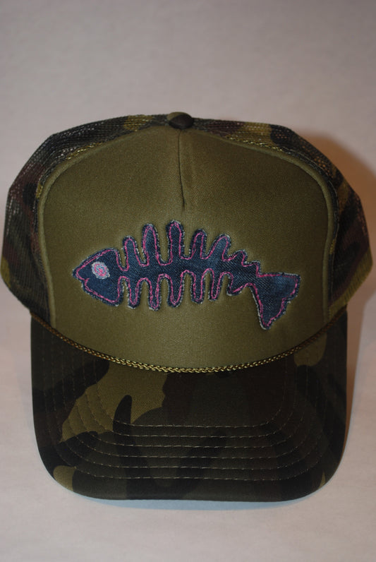 CAMO FISH SKELLY TRUCKER