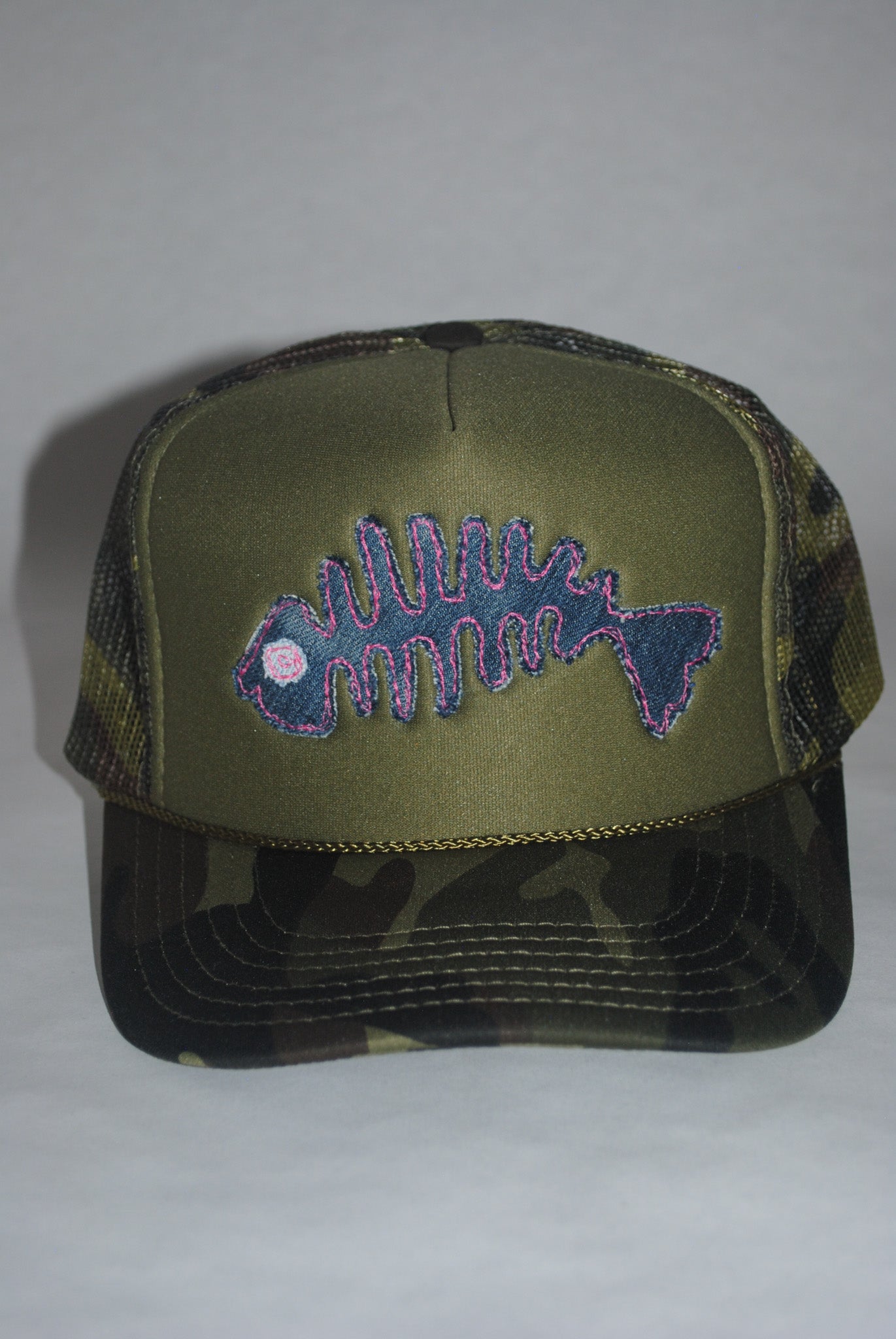 CAMO FISH SKELLY TRUCKER