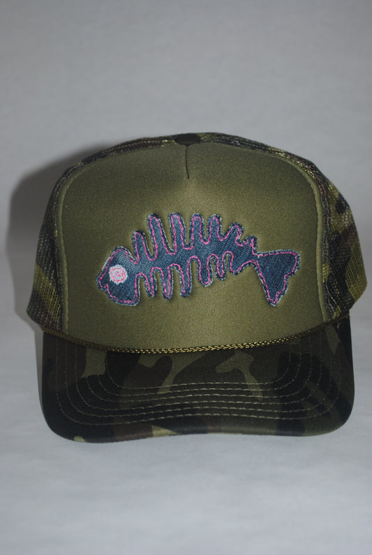 CAMO FISH SKELLY TRUCKER