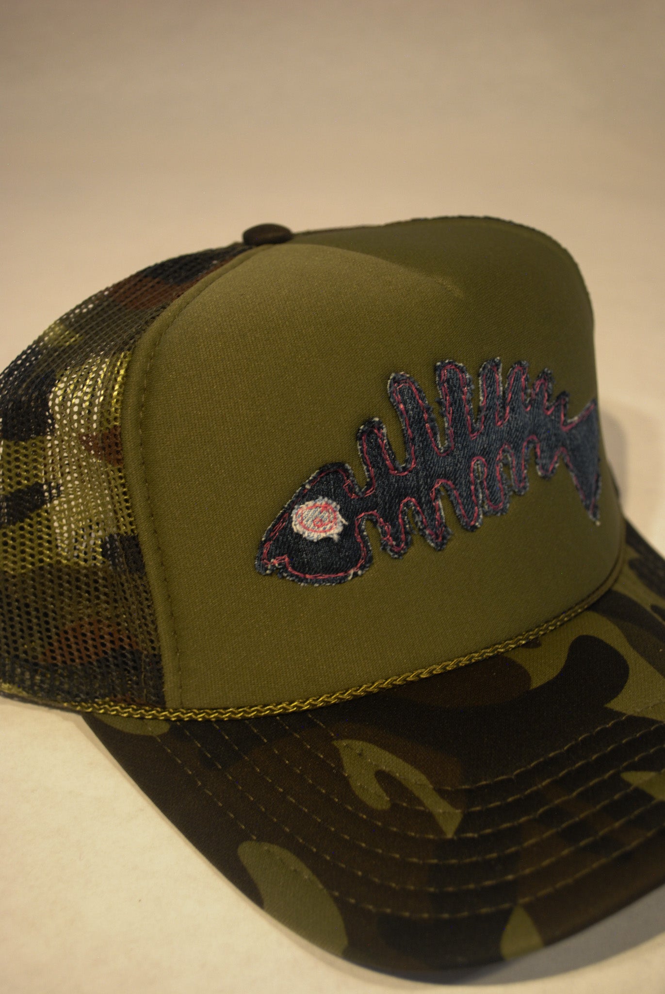 CAMO FISH SKELLY TRUCKER