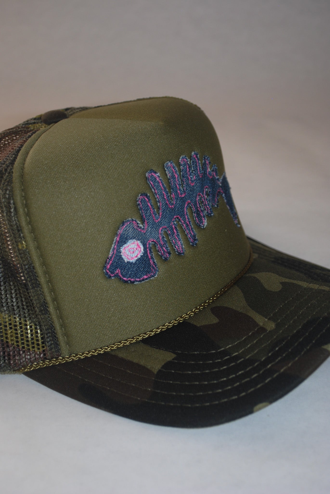 CAMO FISH SKELLY TRUCKER