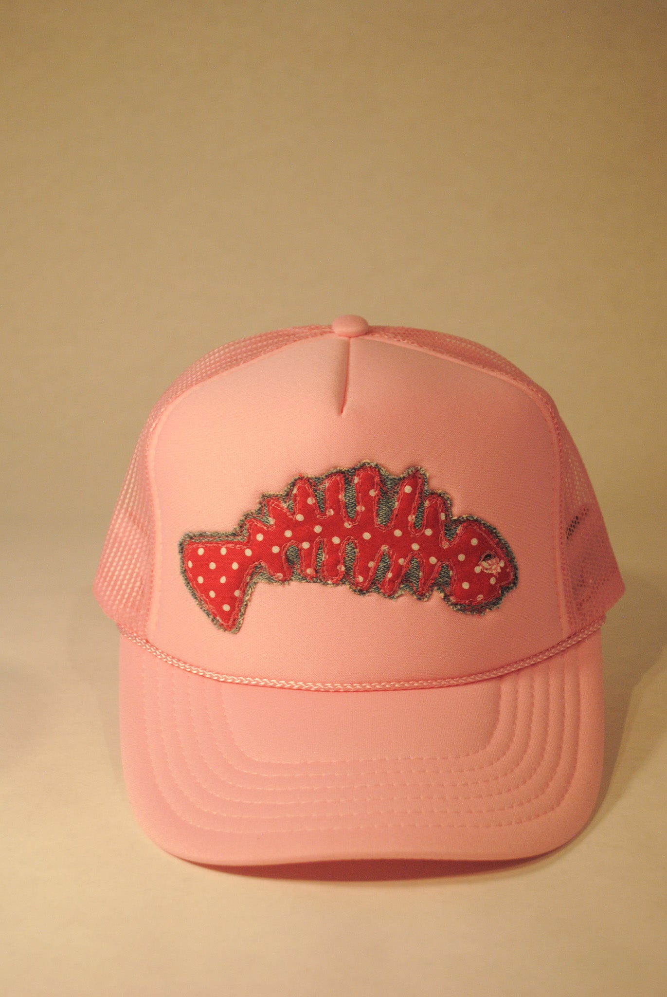 LIGHT PINK FISH SKELLY TRUCKER