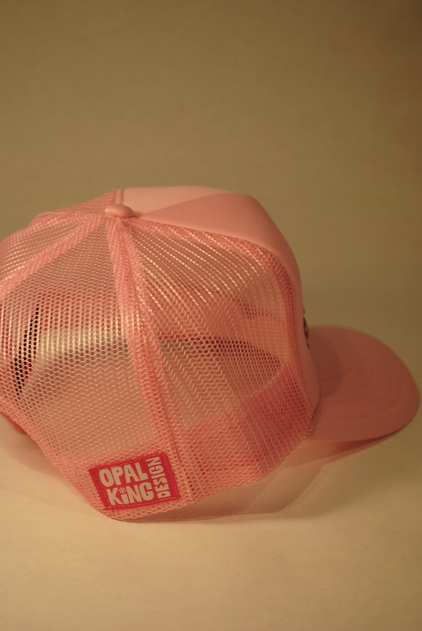 LIGHT PINK FISH SKELLY TRUCKER