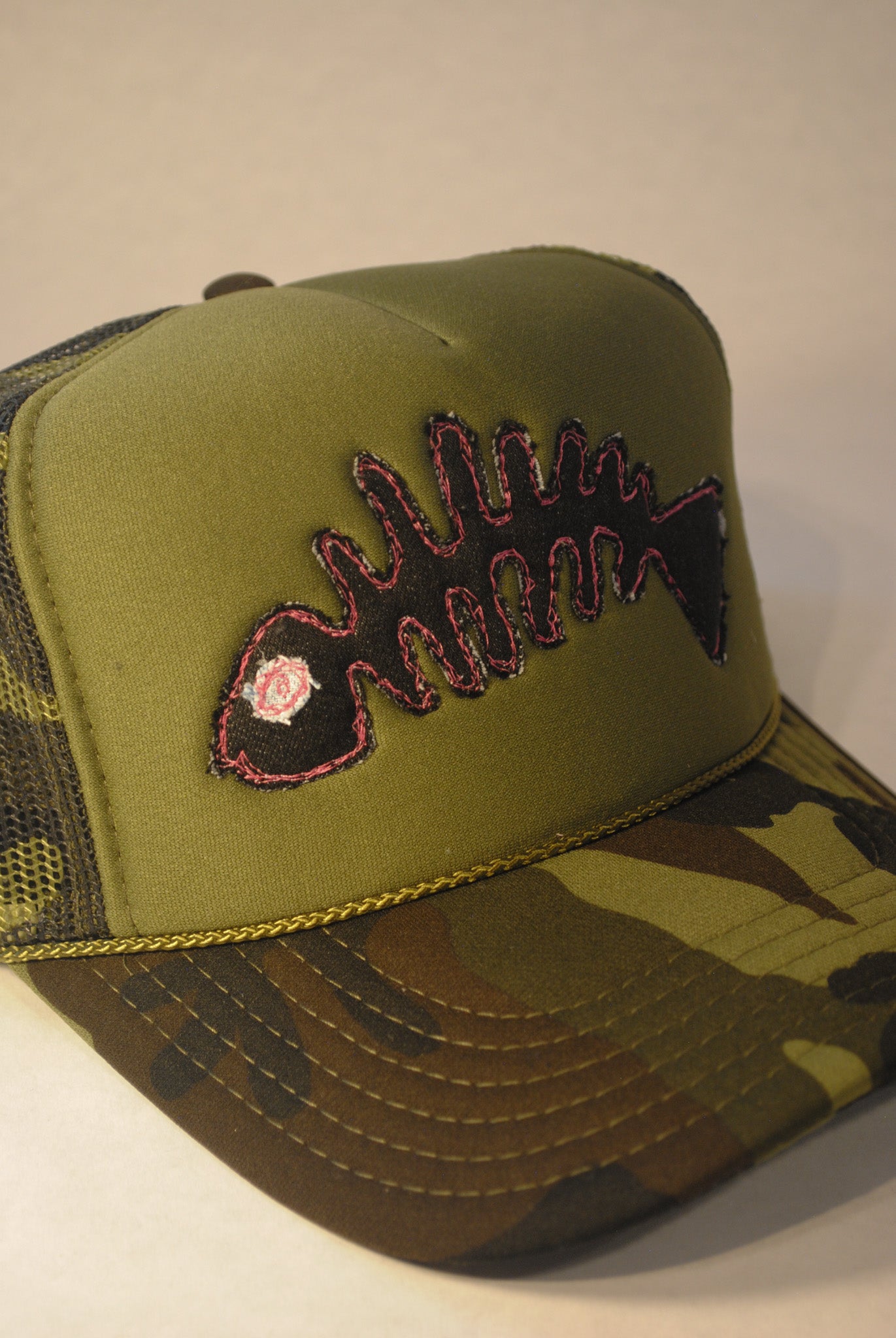 CAMO FISH SKELLY TRUCKER