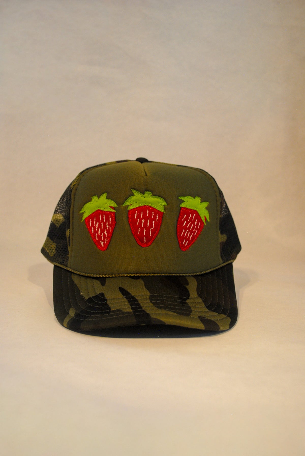 CAMO STRAWBERRY TRUCKER