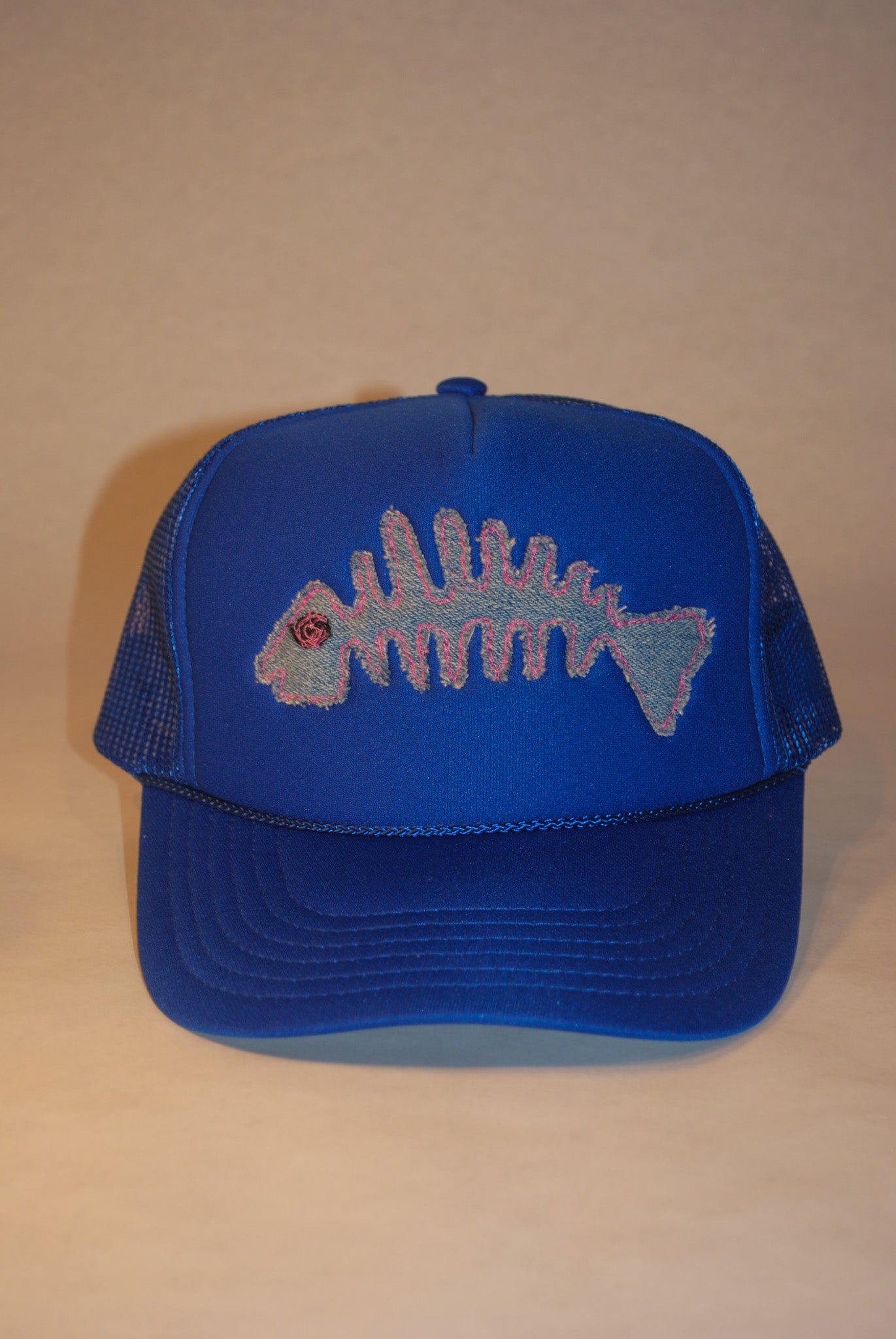 DARK BLUE FISH SKELLY TRUCKER