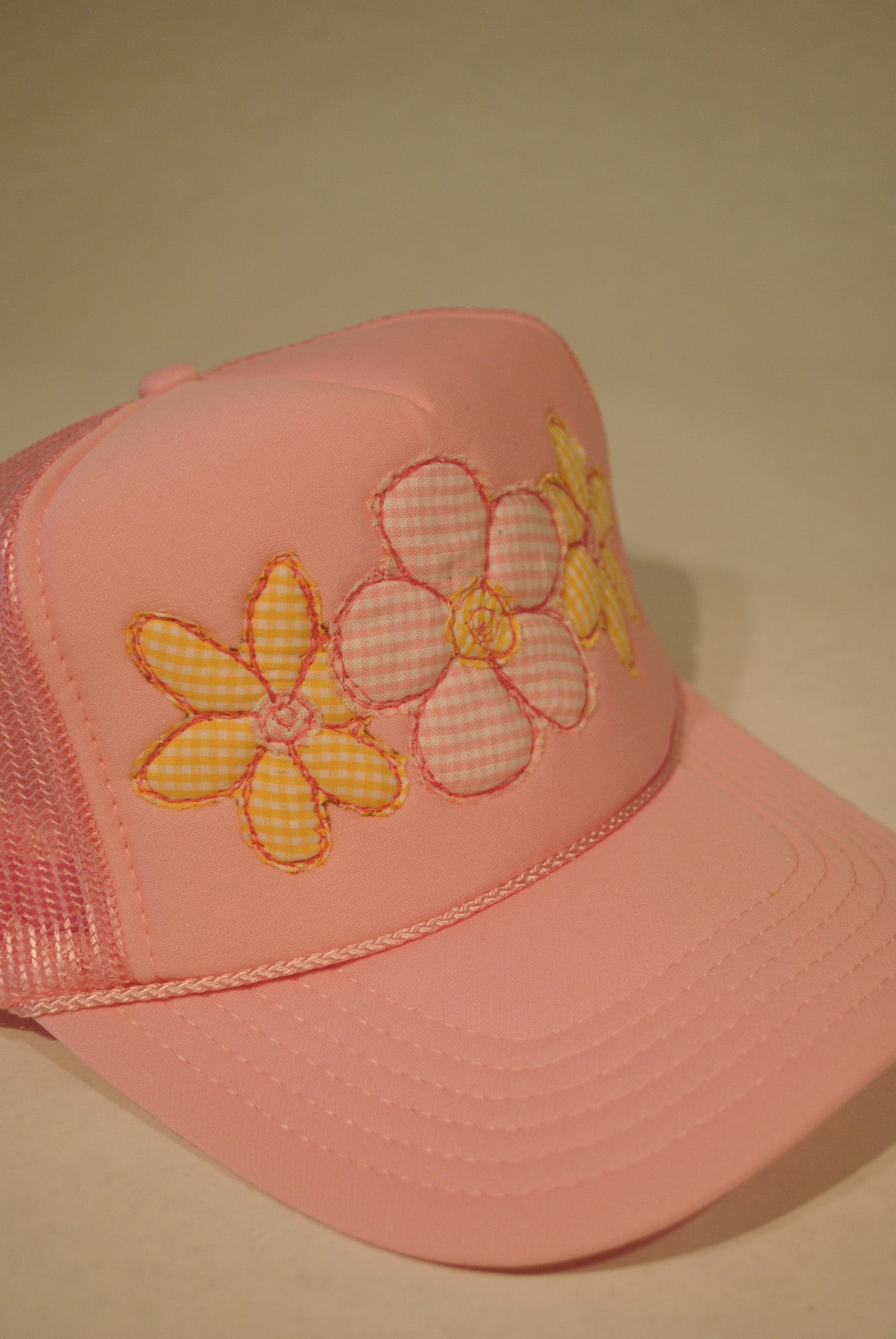 LIGHT PINK FLOWER GARDEN TRUCKER