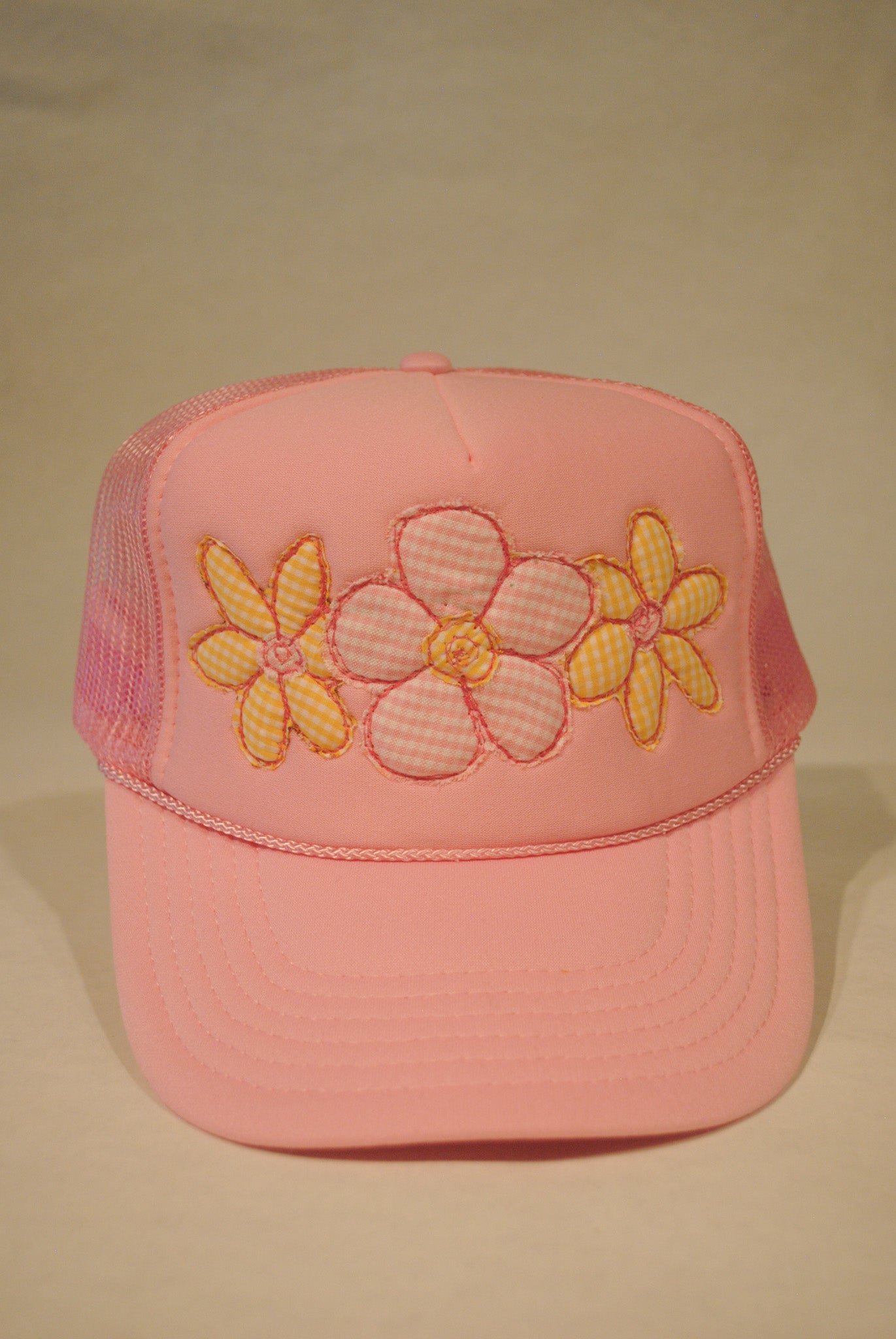 LIGHT PINK FLOWER GARDEN TRUCKER