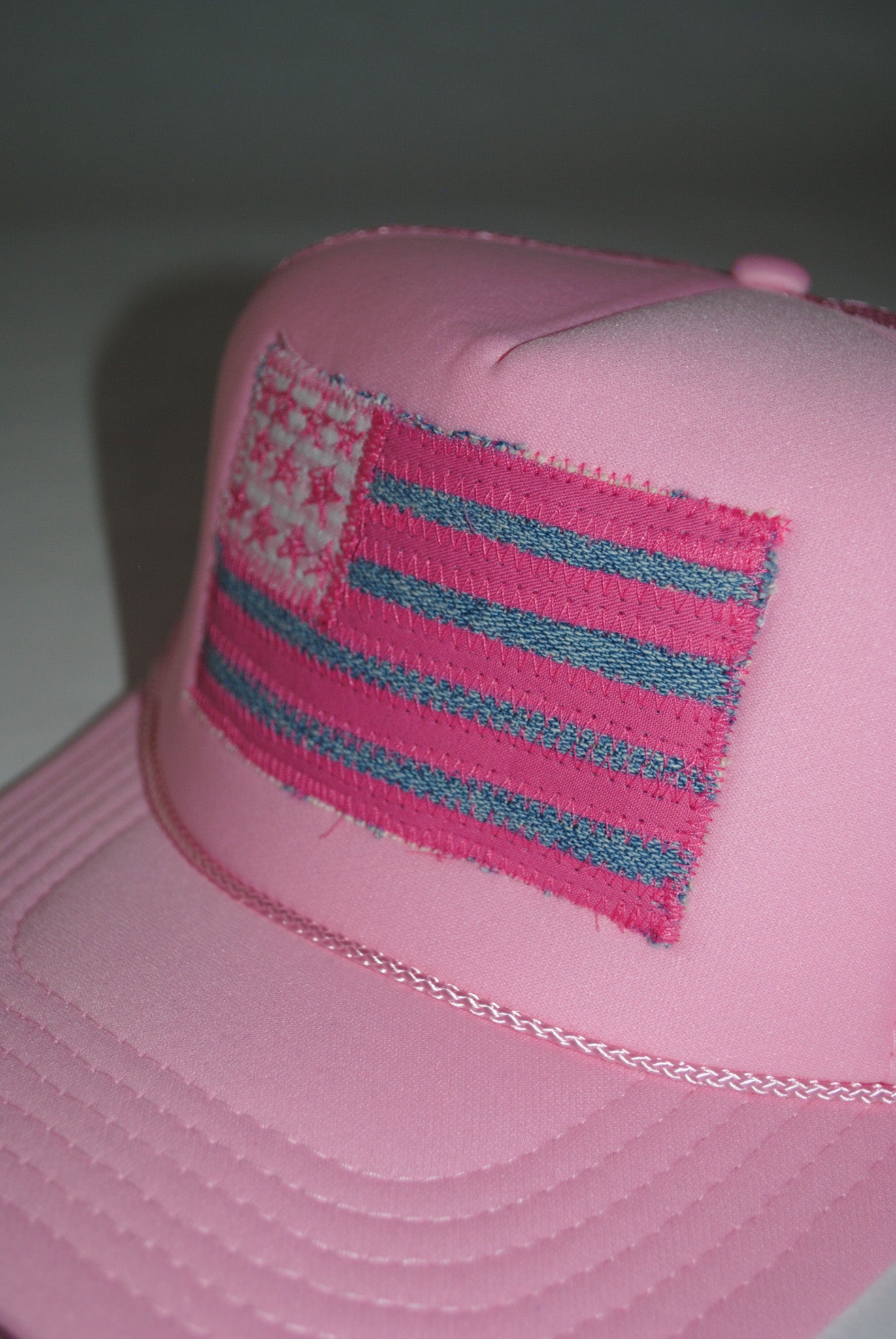 LIGHT PINK AMERICAN FLAG TRUCKER