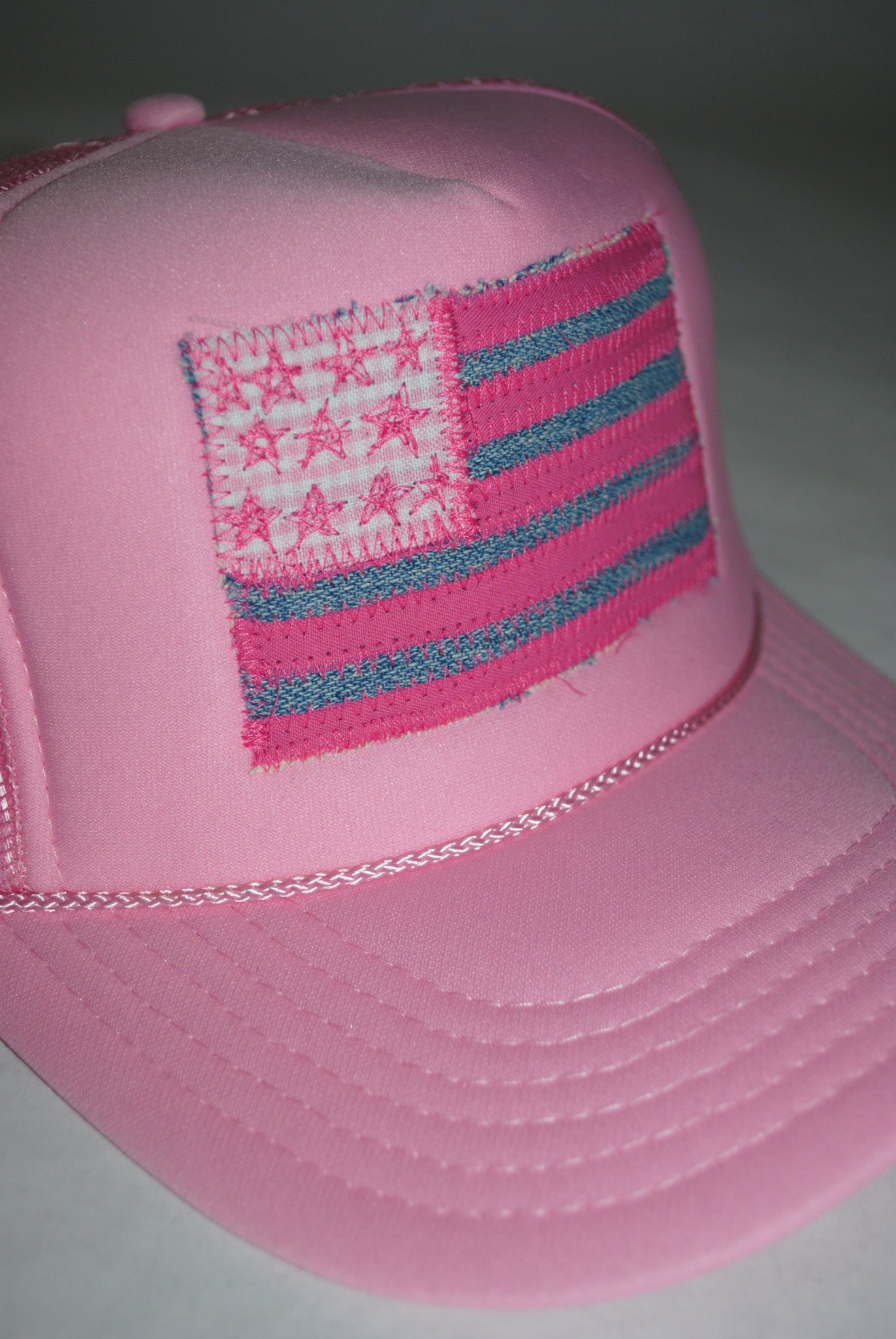 LIGHT PINK AMERICAN FLAG TRUCKER