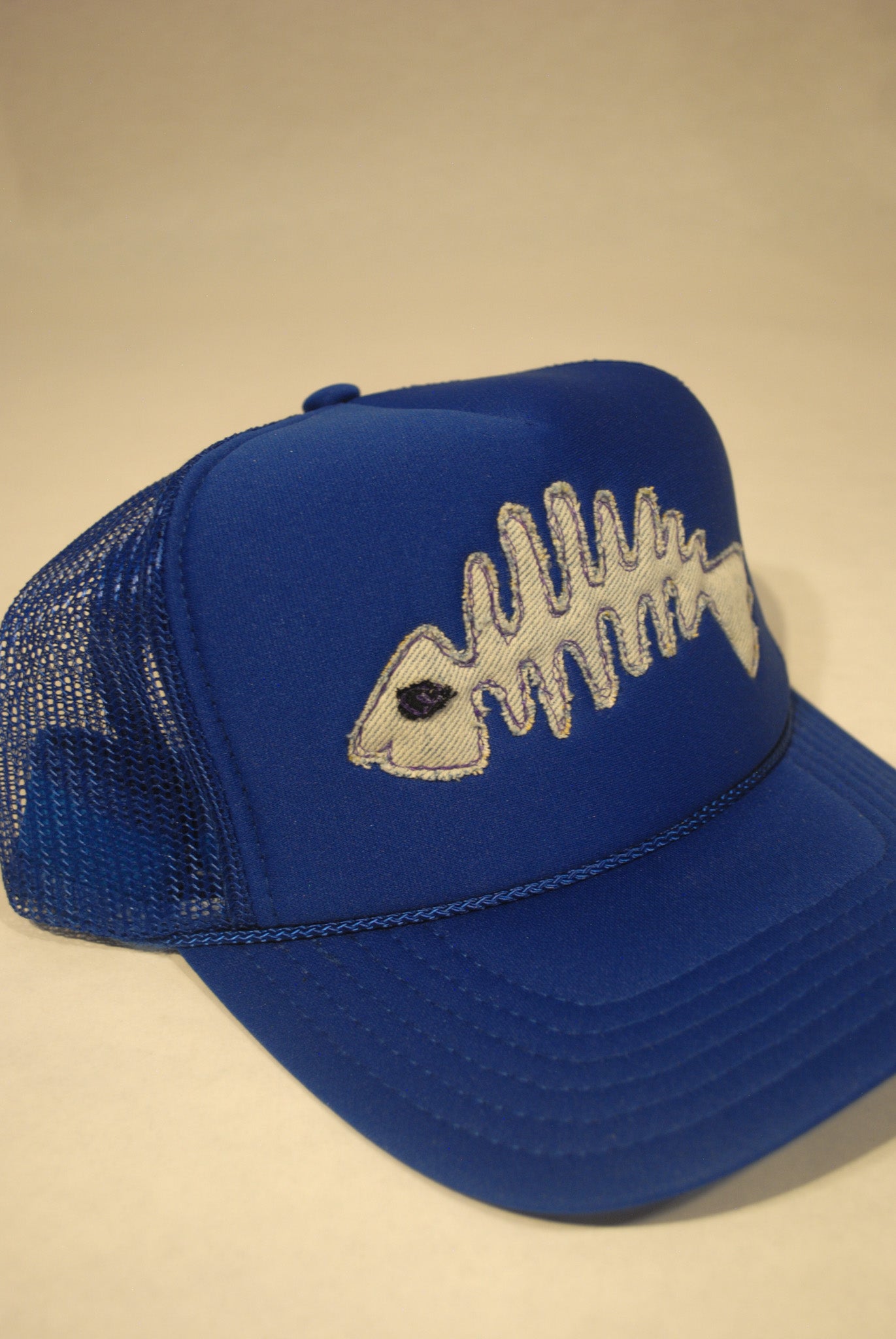 DARK BLUE FISH SKELLY TRUCKER LIGHT DENIM
